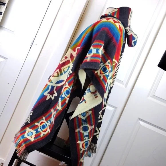 Hooded Peruvian Poncho with Aztec Inca turtle Designs. Turtle. hooded.. Aztec - Picture 5 of 15